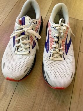 Brooks Ghost 14 Women’s Running Shoes White Purple Coral Size 11 EUC
